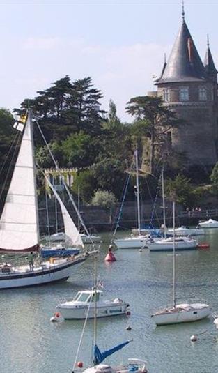 Croisière en mer à bord d'un voilier au départ de Pornic près du camping